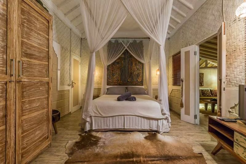 Villa Dua De Is Seminyak, Bali — bedroom with canopy bed
