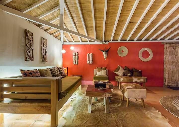 Villa Dua De Is Seminyak, Bali — seating area with red wall