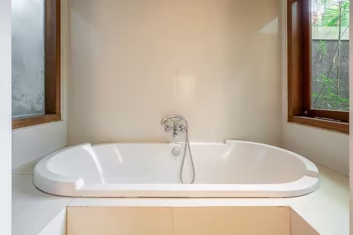 Villa Nemia Seminyak, Bali — bathtub