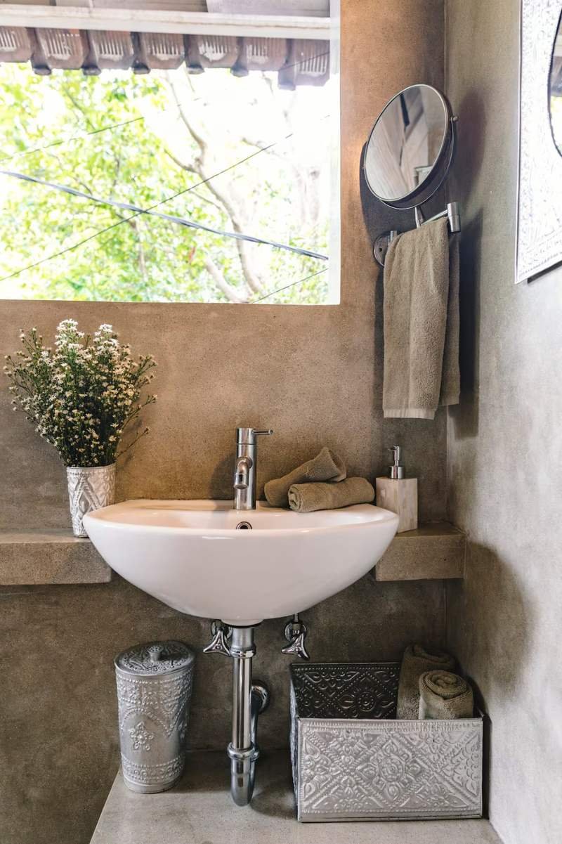 Villa Vickary Seminyak, Bali — outdoor washbasin