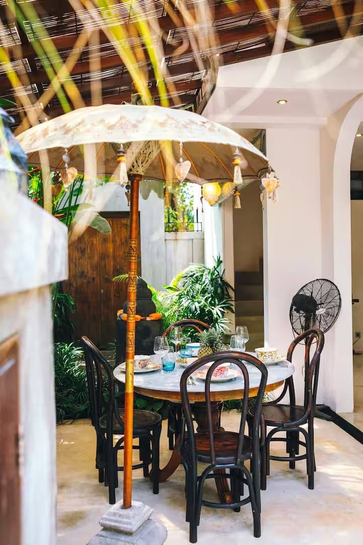 Villa Vickary Seminyak, Bali — covered garden dining area